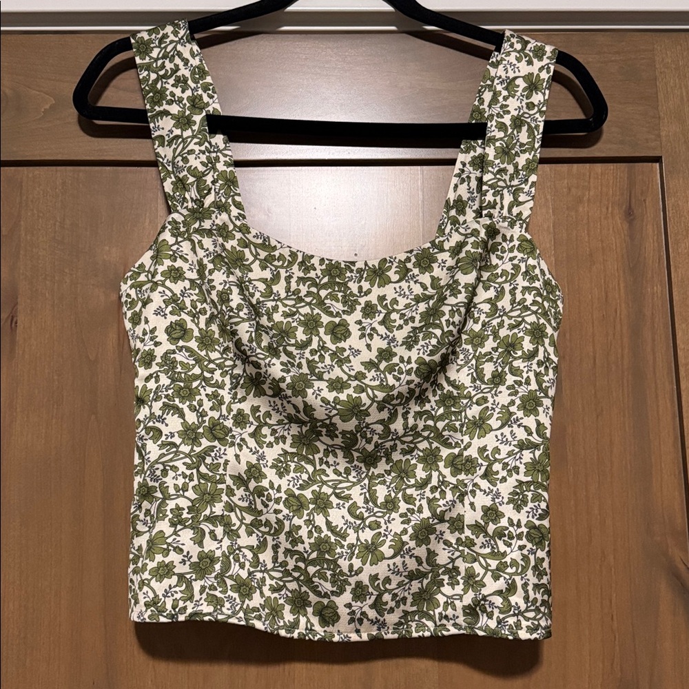 Few Moda Silk floral crop square neck smocked tank top Womens S green floral